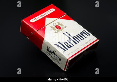 Paket mit 20 Marlboro Zigaretten Stockfoto