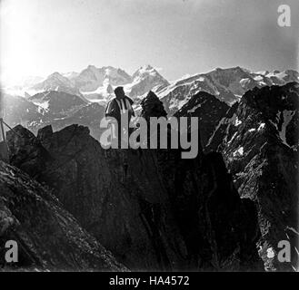 Kletterer Walker auf Roseg Gletscher im Oberengadin Schweiz 1921 Stockfoto