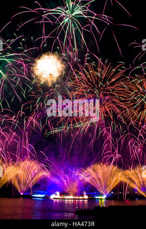 Feuerwerk in das LOndon Eye in London, Vereinigtes Königreich. Stockfoto