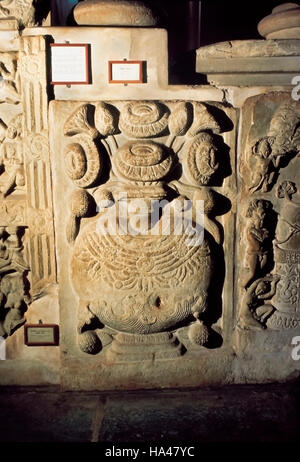 Amaravati Stupa, Vase mit Hülle und Fülle. Indien, 1. Jahrhundert v. Chr. Stockfoto