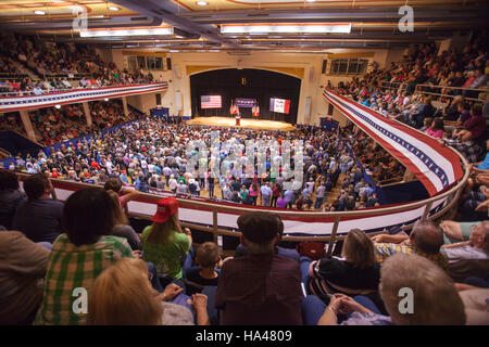 Republikanische Präsidentschaftskandidat Donald Trump auf einer Kundgebung der Kampagne im Memorial Auditorium in Burlington, Iowa. Fotografie von Jose mehr / VWPics Stockfoto