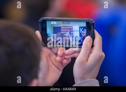 Republikanische Präsidentschaftskandidat Ohio Gouverneur John Kasich nimmt an einer Kundgebung in Burlington, Wisconsin Samstag, 2. April 2016.  Fotografie von Jose mehr Stockfoto