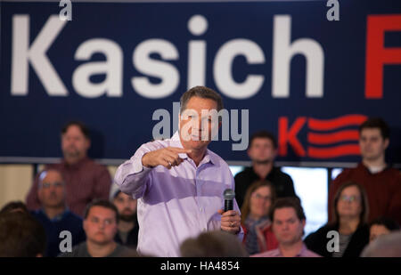 Republikanische Präsidentschaftskandidat Ohio Gouverneur John Kasich nimmt an einer Kundgebung in Burlington, Wisconsin Samstag, 2. April 2016.  Fotografie von Jose mehr Stockfoto