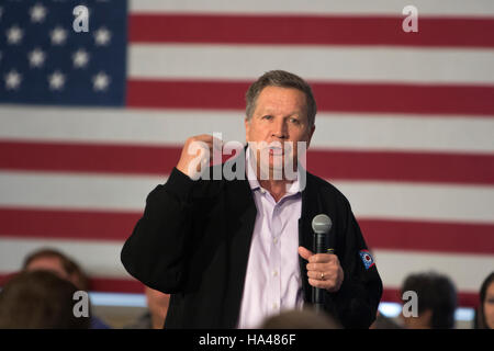 Republikanische Präsidentschaftskandidat Ohio Gouverneur John Kasich nimmt an einer Kundgebung in Burlington, Wisconsin Samstag, 2. April 2016.  Fotografie von Jose mehr Stockfoto