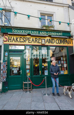 Paris, Frankreich, People Shopping, 'Shakespeare and Company' Bookstore, Schaufenstervorführungen, mit Schild, im Quartier Latin, Vintage french Quarter Stockfoto