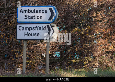 Kidlington, UK. 26. November 2016. Ein Wegweiser zeigt auf Campsfield Haus Immigration Removal Centre in Oxfordshire. Bildnachweis: Mark Kerrison/Alamy Live-Nachrichten Stockfoto