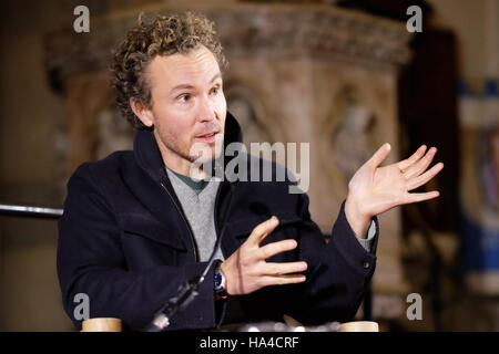 Hay Festival, Wales, UK - Samstag, 26. November 2016 - Autor Ben Rawlence spricht über sein neuestes Buch City of Thorns - Nine Lives in der weltweit größten Flüchtlingslager in Dadaab Lager im Norden Kenias am Hay Festival Winterwochenende gesetzt. Foto-Steven Mai / Alamy Live News Stockfoto