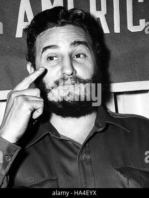 FIDEL ALEJANDRO CASTRO RUZ (13. August 1926 - 25. November 2016), allgemein bekannt als Fidel Castro war ein kubanischer Politiker und revolutionär, der der Republik Kuba als Premierminister von 1959 bis 1976 und dann von 1976 bis 2008 Präsident regiert. Castro war eine umstrittene und spaltenden Welt-Figur. DATEI-BILD: FIDEL CASTRO. 1960er Jahren © Globe Photos/ZUMAPRESS.com/Alamy Live-Nachrichten Stockfoto