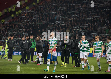 Aberdeen V Celtic, Betrfred-League-Cup-Finale, Glasgow, Vereinigtes Königreich. 27. November 2016.  Keltische Spieler und Fans feiern berühmten Win Credit: Tony Clerkson/Alamy Live News Stockfoto