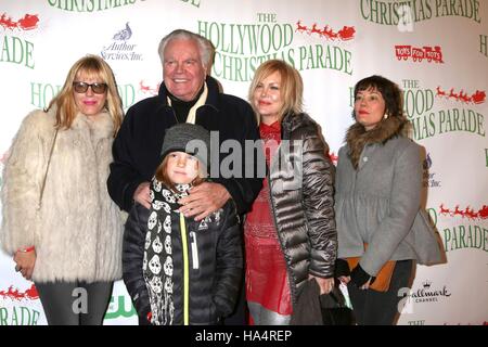 Los Angeles, CA, USA. 27. November 2016. Courtney Brooke Wagner, Robert Wagner, Riley Wagner-Lewis, Katie Wagner, Natasha Gregson Wagner in die Teilnehmerliste für die 85. Annual Hollywood Christmas Parade, Hollywood Boulevard, Los Angeles, CA 27. November 2016. Bildnachweis: Priscilla Grant/Everett Collection/Alamy Live-Nachrichten Stockfoto