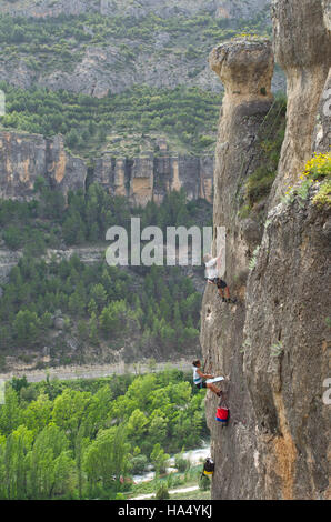 Klettern in der Huecar Schlucht, Cuenca, Spanien Stockfoto