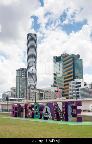 Brisbane G20 unterschreiben mit CBD hinter South Bank Parklands, South Bank, Brisbane, Queensland, Australien Stockfoto