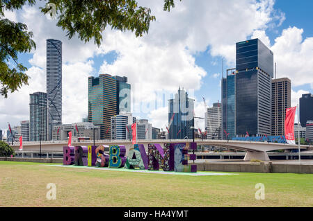 Brisbane G20 unterschreiben mit CBD hinter South Bank Parklands, South Bank, Brisbane, Queensland, Australien Stockfoto