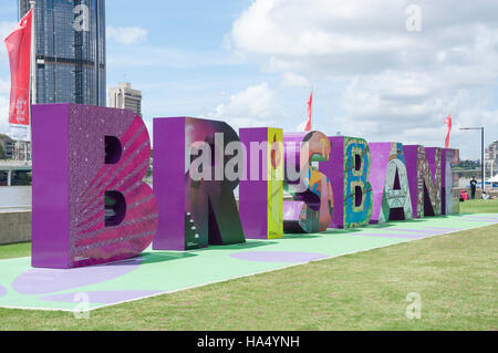 Brisbane G20 unterschreiben mit CBD hinter South Bank Parklands, South Bank, Brisbane, Queensland, Australien Stockfoto