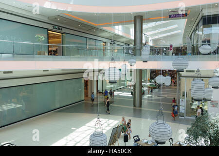 Burgas, Bulgarien - 23. Juni 2016: Burgas Mall Galleria das größte Einkaufszentrum in Bulgarien, welche Hunderte von Kunden und Touristen jeden Tag besuchen Stockfoto