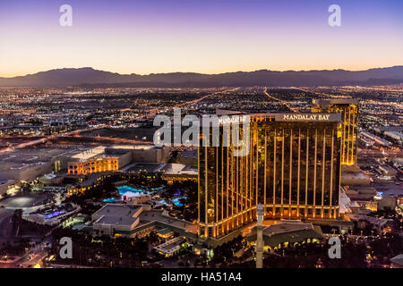 Luftaufnahme des Mandalay Bay Resort and Casino, Las Vegas, Nevada, USA Stockfoto