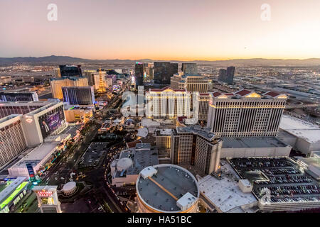 Luftaufnahme des Streifens in der Nacht, Las Vegas, Nevada, USA Stockfoto