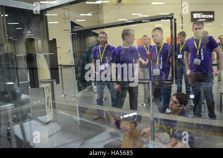 Die Initiative CS3 6924 des Energieministeriums betont den Schnittpunkt von wissenschaftlicher Forschung, Energiepolitik und politischer Entscheidungsfindung, um nachhaltige Energielösungen voranzutreiben und die Umweltauswirkungen zu verringern. Stockfoto