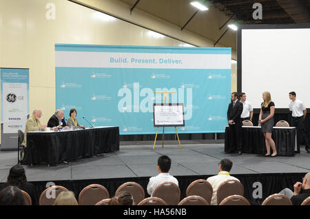 Dieses Bild zeigt eine Initiative des Energieministeriums, die sich auf Wissenschaft, Natur und Politik konzentriert und darauf abzielt, Energietechnologien und ökologische Nachhaltigkeit durch Forschungs- und Entwicklungsbemühungen voranzutreiben. Stockfoto