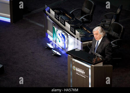 Das Energieministerium (DOE) setzt seine Arbeiten zur energiebezogenen wissenschaftlichen Forschung fort und konzentriert sich dabei auf Strategien und Innovationen, die saubere Energie, Technologie und ökologische Nachhaltigkeit fördern. Stockfoto