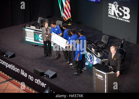 Dieses Bild zeigt eine Initiative des US-Energieministeriums, die sich auf saubere Energielösungen und ökologische Nachhaltigkeit konzentriert. Die Abteilung arbeitet daran, Energietechnologien voranzutreiben und gleichzeitig ökologische Belange zu berücksichtigen. Stockfoto