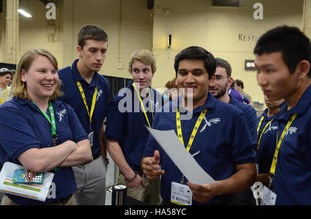 Das Energieministerium setzt sein Engagement für die Förderung der wissenschaftlichen Forschung und der Politik zur Förderung sauberer und erneuerbarer Energiequellen fort, wobei der Schwerpunkt auf der Verringerung der Umweltauswirkungen und der Verbesserung der Energieeffizienz liegt. Stockfoto