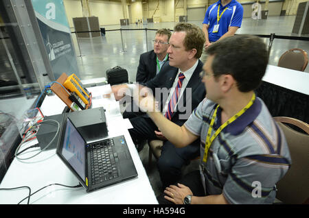 Das Energieministerium setzt sein Engagement für wissenschaftliche Innovationen im Energiebereich fort und konzentriert sich sowohl auf die Forschung als auch auf die Umsetzung nachhaltiger Technologien. Ihre Bemühungen unterstützen den Übergang zu einer saubereren Energiezukunft, wobei die Umweltverantwortung und die Entwicklung neuer Energieressourcen betont werden. Stockfoto