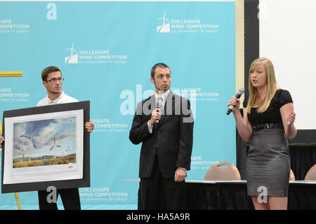 Das Energieministerium fördert weiterhin die Forschung zu sauberen Energietechnologien, wobei der Schwerpunkt auf der Verringerung der Emissionen, der Steigerung der Energieeffizienz und der Förderung der Nachhaltigkeit durch staatliche Maßnahmen und innovative Lösungen liegt. Stockfoto