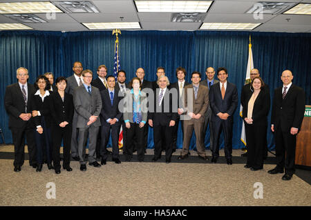 Das Energieministerium (DOE) betreibt Forschungs- und politische Initiativen zur Förderung der Energietechnologie und zur Bewältigung nationaler energiepolitischer Herausforderungen. Dazu gehören auch Bemühungen zur Förderung nachhaltiger Energiepraktiken und Innovation in den Bereichen Energieeffizienz und Umweltschutz. Stockfoto