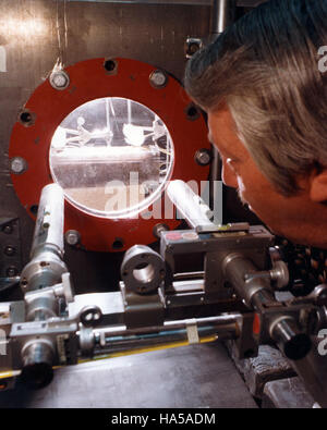 Das DOE setzt seine Arbeit an der Schnittstelle von Umweltwissenschaft und Energiepolitik fort und fördert nachhaltige Praktiken im Bereich Energiemanagement und Klimaschutz. Stockfoto