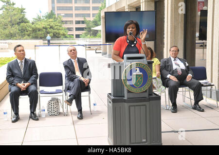 Das Energieministerium (DOE) setzt sein Engagement für die Förderung sauberer Energietechnologien fort. Mit zahlreichen Projekten zielt das DOE darauf ab, die Energieeffizienz zu steigern, die Nachhaltigkeit zu fördern und die Umweltauswirkungen durch innovative Energielösungen zu verringern. Stockfoto