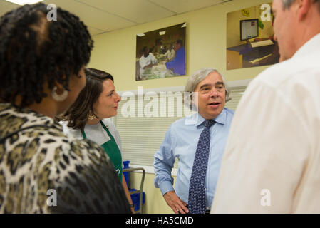 Das Energieministerium setzt die Forschung im Bereich Energiesysteme und Umwelttechnologien fort. Diese Projekte konzentrieren sich auf die Verbesserung der Energieeffizienz und die Förderung der ökologischen Nachhaltigkeit. Stockfoto