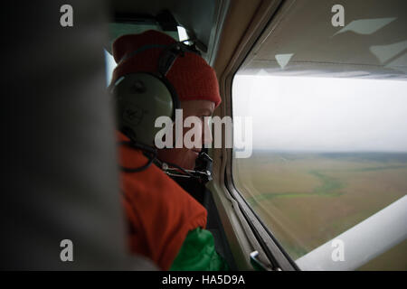 Ein Rundflug über Alaskas Nationalparks bietet atemberaubende Ausblicke auf die Landschaft und zeigt die weite natürliche Schönheit und ökologische Bedeutung der Region. Stockfoto