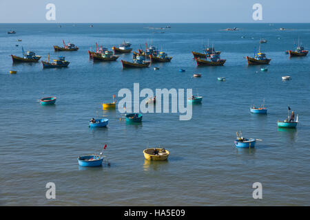 Blick auf das Meer von Fischerdorf am Morgen, Mui Ne, Vietnam Stockfoto