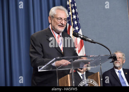 Das Energieministerium (DOE) setzt seine Arbeit zur Förderung sauberer Energielösungen und zur Bewältigung umweltpolitischer Herausforderungen fort, um nachhaltige Energiepraktiken in Nationalparks und darüber hinaus zu unterstützen. Stockfoto