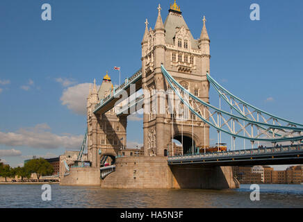 Tower Bridge River Thames London Sommer Stockfoto