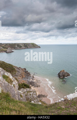 Mit Blick auf Three Cliffs Bay auf der Gower-Halbinsel in Wales. Stockfoto