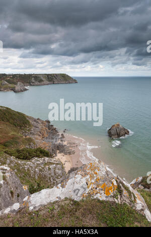 Mit Blick auf Three Cliffs Bay auf der Gower-Halbinsel in Wales. Stockfoto