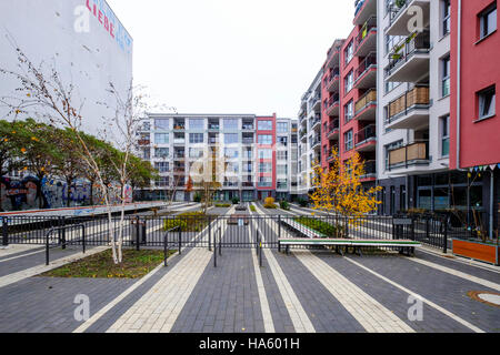 Moderne Wohnapartmentblock Entwicklung im Pettenkoferstrasse in Friedrichshain, Berlin, Deutschland Stockfoto