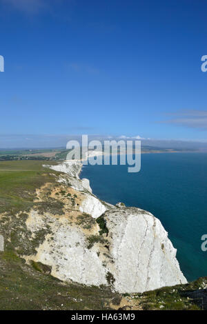 Die weißen Kreidefelsen von Tennyson Down auf der Isle Of Wight Blick über Freswater Bay Stockfoto