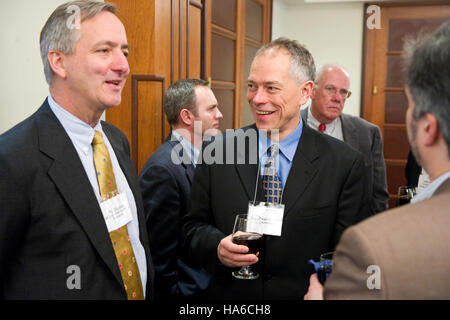 Das Energieministerium (DOE) fördert weiterhin die Bemühungen um Nachhaltigkeit und Energieeffizienz durch verschiedene Strategien und Projekte, die sich auf Umweltwissenschaften, erneuerbare Energien und politische Zusammenarbeit zur Unterstützung nationaler Ziele konzentrieren. Stockfoto