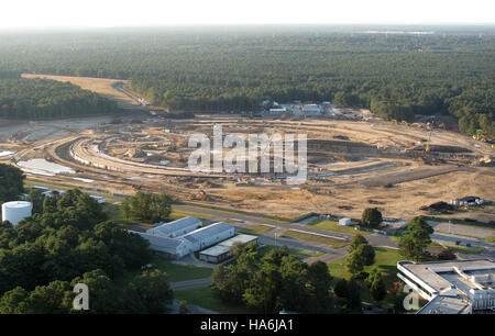 Das Energieministerium setzt seine Arbeit zu wissenschaftlichen und politischen Fragen im Zusammenhang mit Energieerzeugung, Umweltmanagement und nationaler Sicherheit fort. Die Abteilung konzentriert sich auf politische Maßnahmen und technologische Fortschritte, die auf den Klimawandel, die Energiesicherheit und das nachhaltige Ressourcenmanagement abzielen. Stockfoto