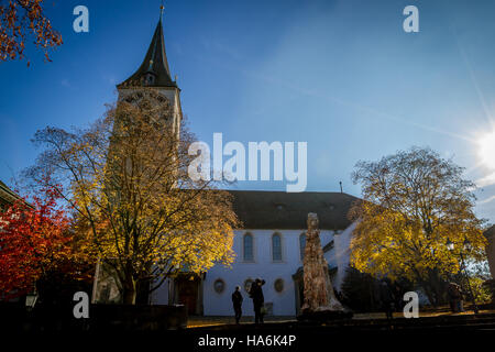 Zürich, Schweiz, 18. Juli 2012: Turm der St.-Peter-Kirche in Zürich, Schweiz, mit Europas größte Turmuhr Stockfoto