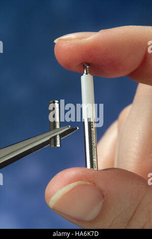 Das Energieministerium setzt sein Engagement für Energieeffizienz und ökologische Nachhaltigkeit fort, indem es saubere Energietechnologien vorantreibt und den CO2-Fußabdruck von föderalen Operationen verringert. Stockfoto