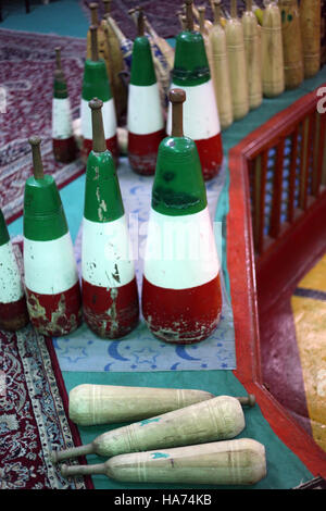 Sport-Voraussetzungen in einer Zurkhaneh Gymnasium, Yazd, Iran. Stockfoto