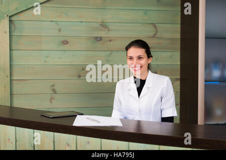 Glücklich Schönheit Salon Manager Porträt. Konzept über Geschäft und Körperpflege Stockfoto