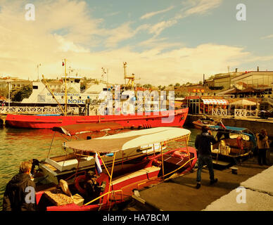 Boote im Hafen von Sewastopol, Krim Stockfoto