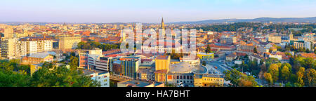 Panorama der Cluj-Napoca bei Sonnenuntergang. Rumänien Stockfoto