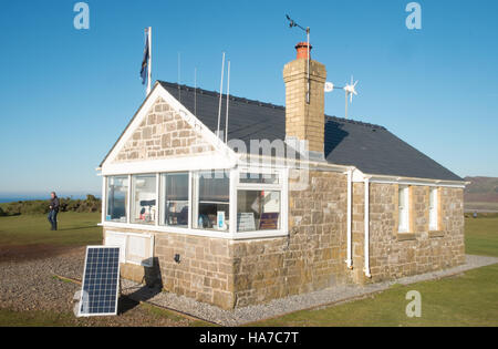 Nationalen Coastwatch am Damm über mit Wurm Head,Gower.Rhossilli,Bay,beach,Gower,Wales, abgeschnitten von Gezeiten, hohe Flut, Stockfoto