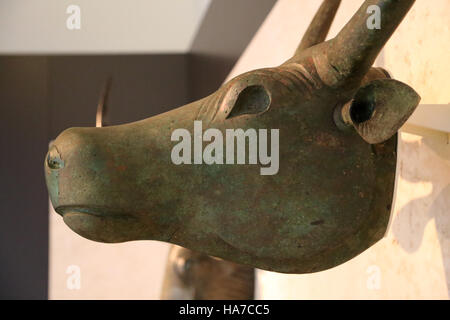 Stiere von Costitx. 500 V. CHR. - 200 BC. Eisenzeit. Material: Bronze. Schrein des Predio de Son Corro, Costitx, Mallorca, Spain.Talaiotic. Stockfoto